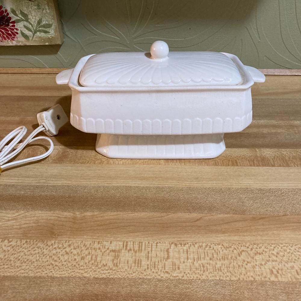 Vintage Electric cord ceramic vegetable / gravy warming serving dish with lid.